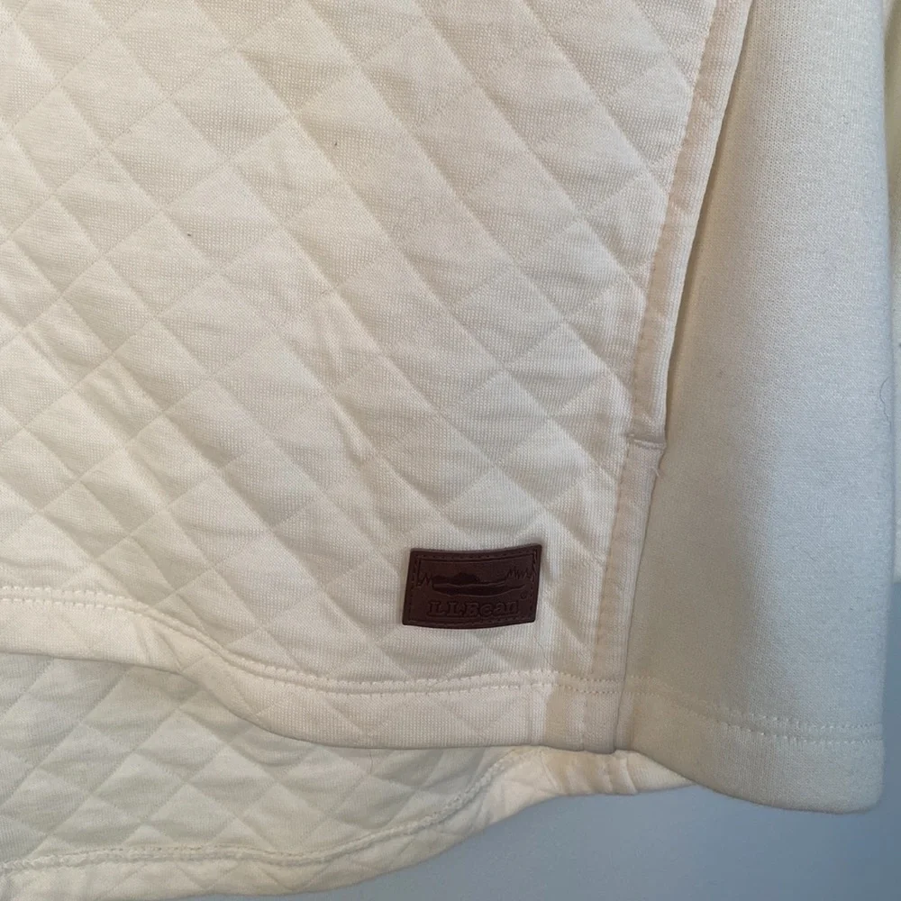NWOT quilted turtle neck sweatshirt. - Picture 3 of 7